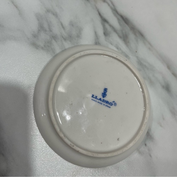 Vintage Llardo Man Playing Mandolin 3 1/4" Porcelain Plate - Picture 2 of 2